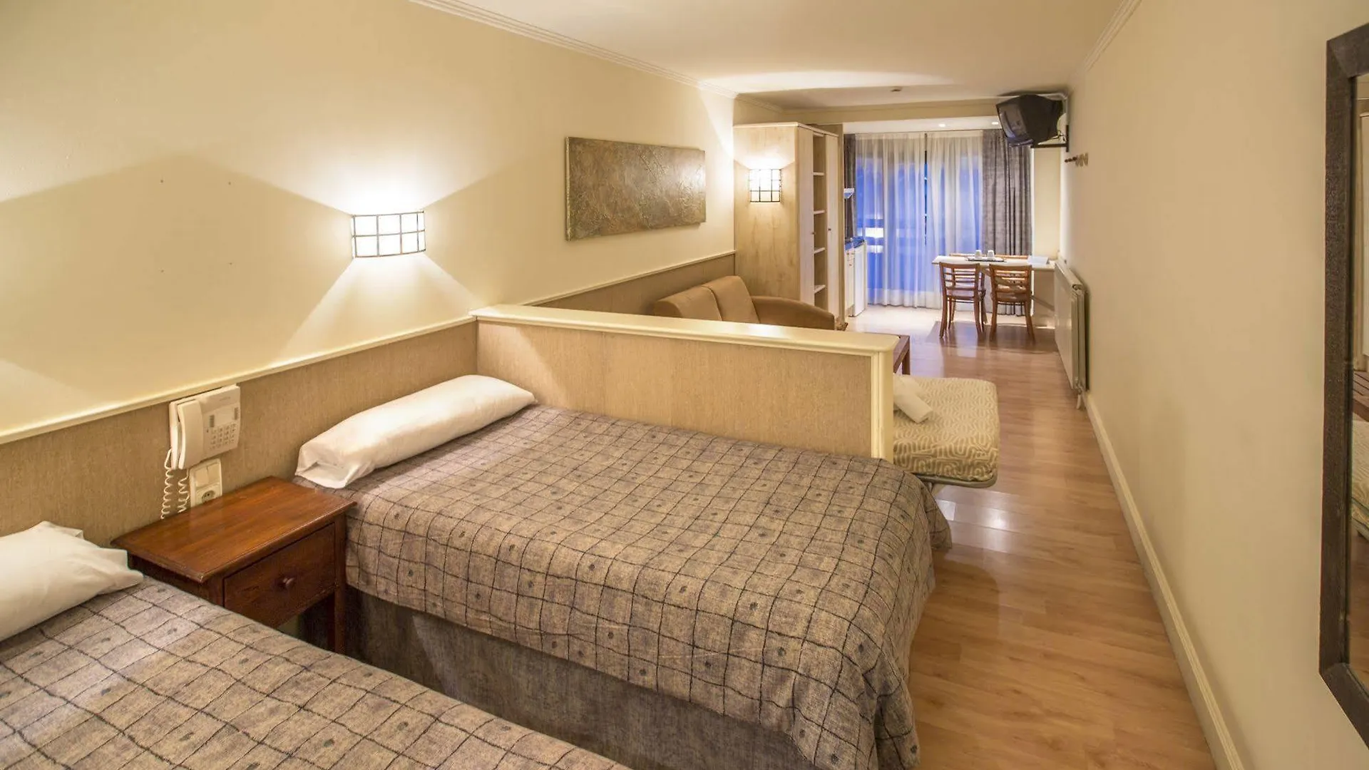 Hotel Yomo Patagonia Arinsal 4*,